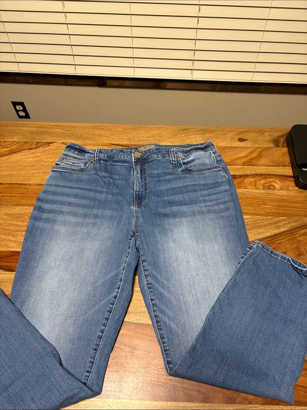 Kut from the Kloth Women's Straight Leg Jeans - Light Blue Wash